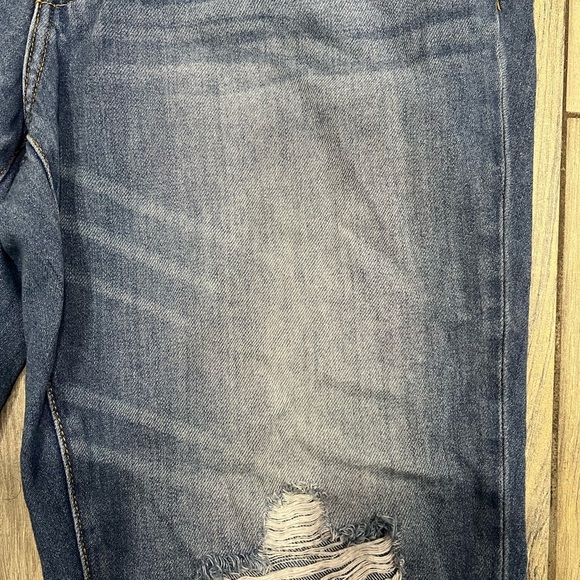 Kancan Trendy Distressed Ankle Jeans in Blue Size 13/30 Priced to Sell! - Picture 2 of 4